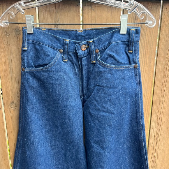 Vintage Wrangler Women's Extreme Wide Leg Jeans - Picture 4 of 9